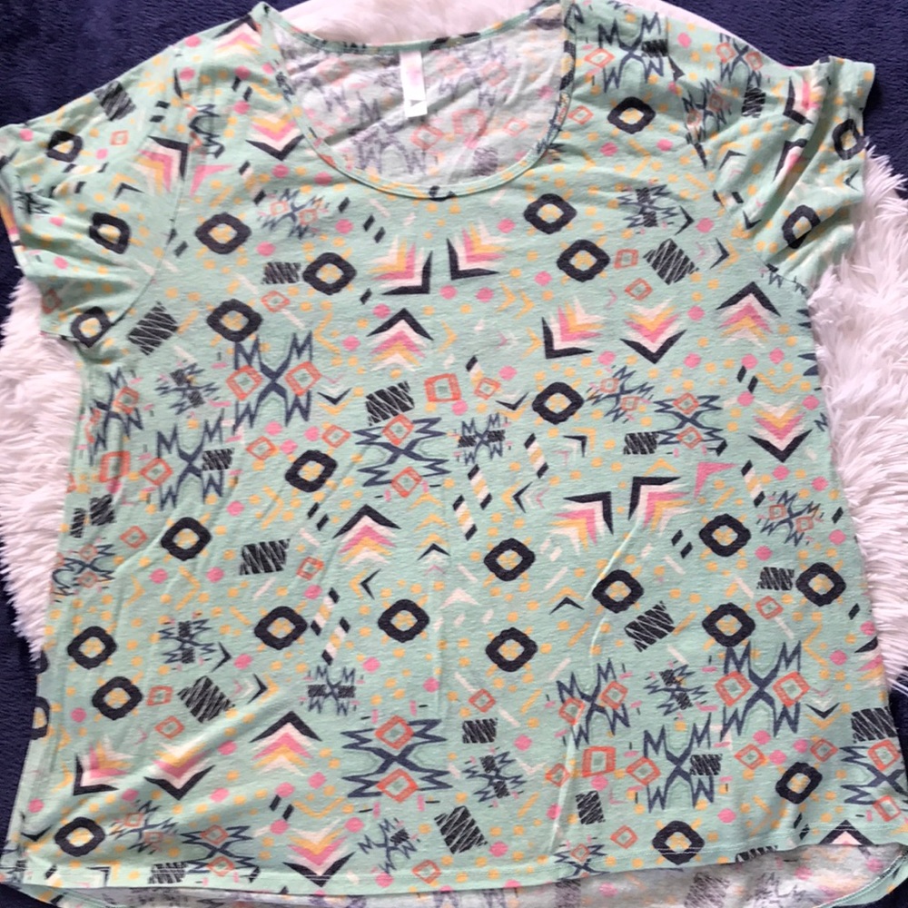 3/$20 Lularoe Green Fun Print T-Shirt